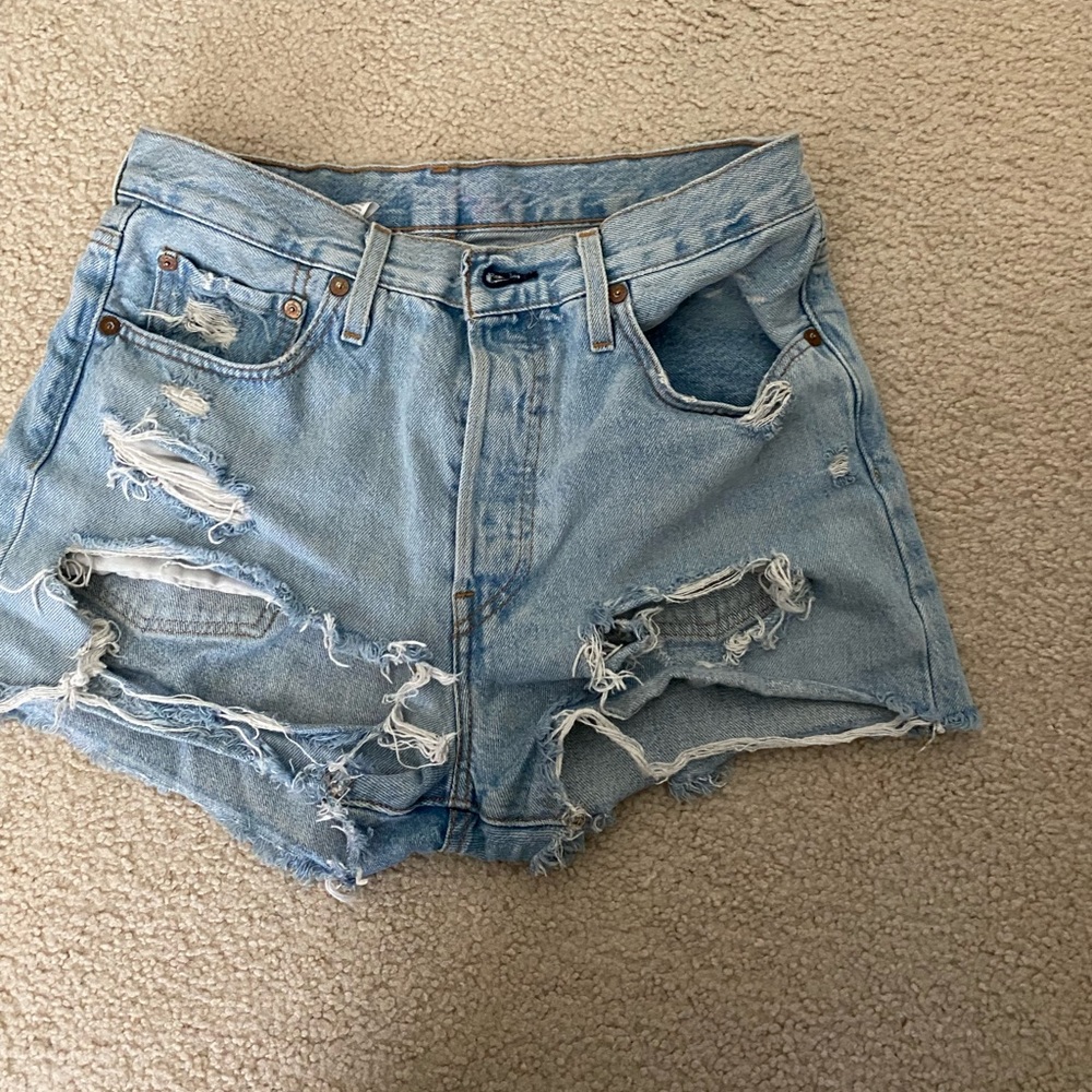 LEVI ripped shorts